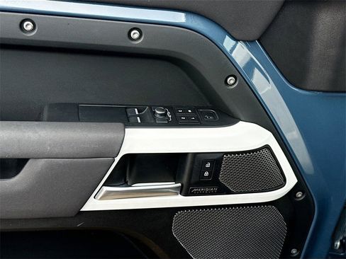 Used 2023 Land Rover Defender 90 SE image 19