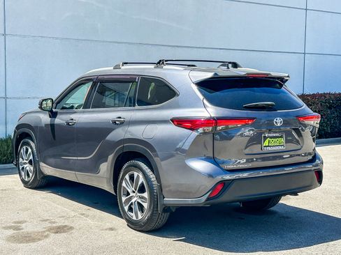Used 2022 Toyota Highlander XLE FWD image 8