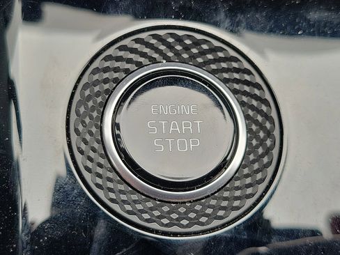 Used 2024 Kia Niro SX image 23