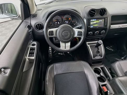 Used 2014 Jeep Compass Latitude w/ Sun/Sound Group AWD/4WD image 21