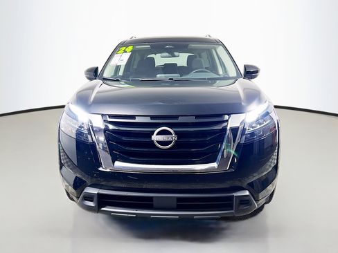 Used 2024 Nissan Pathfinder SV FWD image 11