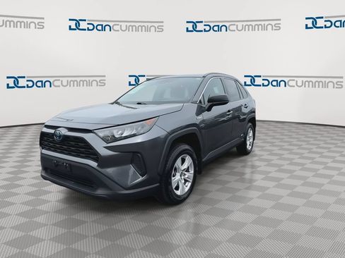 Used 2021 Toyota RAV4 LE AWD/4WD image 4