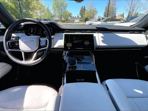 Used 2025 Land Rover Range Rover Sport S image 17