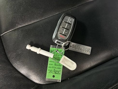 Used 2017 Chrysler Pacifica Touring-L FWD image 24