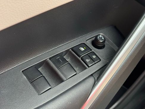 Used 2023 Toyota Corolla Cross LE w/ Moonroof Package image 29