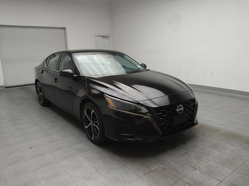 Used 2024 Nissan Altima 2.5 SR FWD image 13