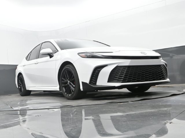 Used 2026 Toyota Camry SE FWD image 9