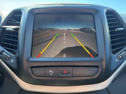 Used 2017 Jeep Cherokee Latitude w/ True North Edition AWD/4WD image 23