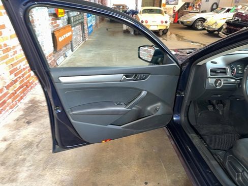 Used 2015 Volkswagen Passat 1.8T S image 11