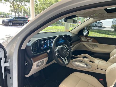 Used 2022 Mercedes-Benz GLE 450 4MATIC w/ AMG Line Exterior image 6