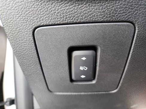 Used 2015 Ford F150 Platinum w/ Equipment Group 701A Luxury AWD/4WD image 32