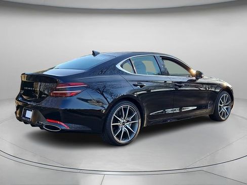 Used 2025 Genesis G70 2.5T image 8