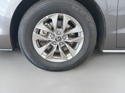 Used 2025 Toyota Sienna XLE image 42