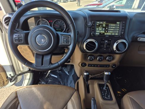 Used 2014 Jeep Wrangler Unlimited Sahara w/ Max Tow Package AWD/4WD image 18