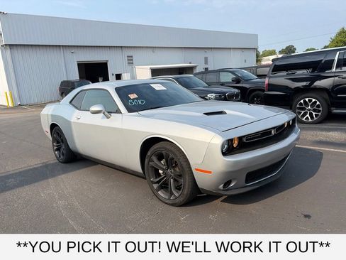 Used 2022 Dodge Challenger SXT RWD image 1