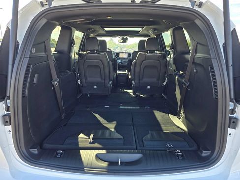 New 2027 Chrysler Pacifica Limited AWD/4WD image 29