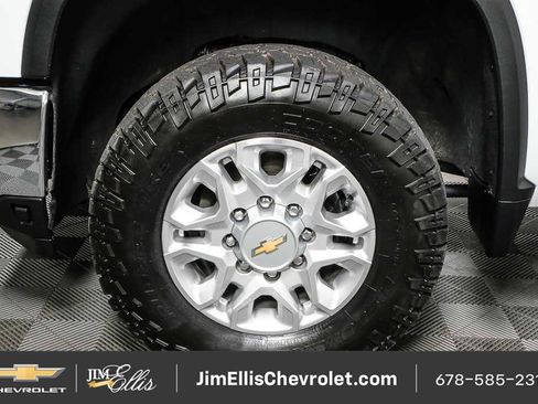 Used 2024 Chevrolet Silverado 2500 LT AWD/4WD image 31