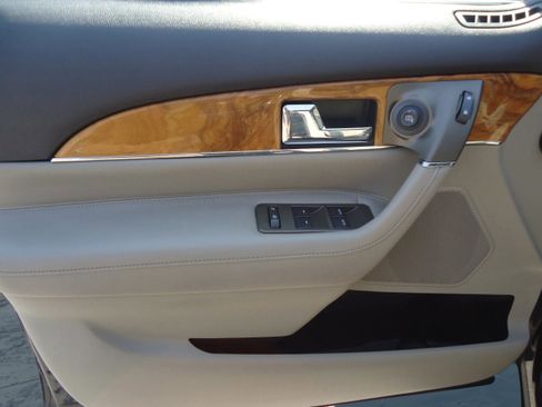 Used 2013 Lincoln MKX AWD image 22