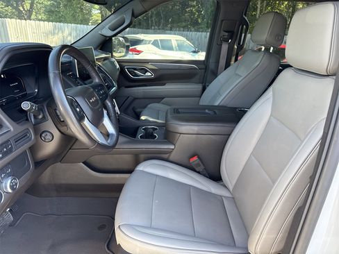 Used 2022 GMC Yukon SLT w/ SLT Premium Package image 9