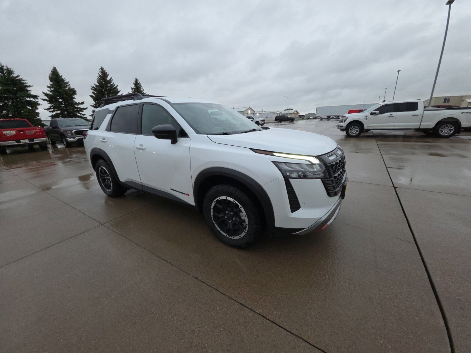 Used 2026 Nissan Pathfinder Rock Creek AWD/4WD image 2