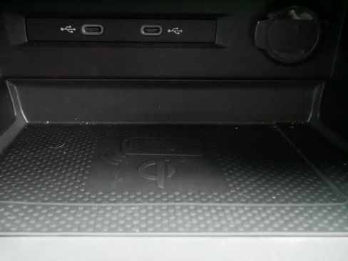 Used 2022 Volkswagen Taos SE image 32