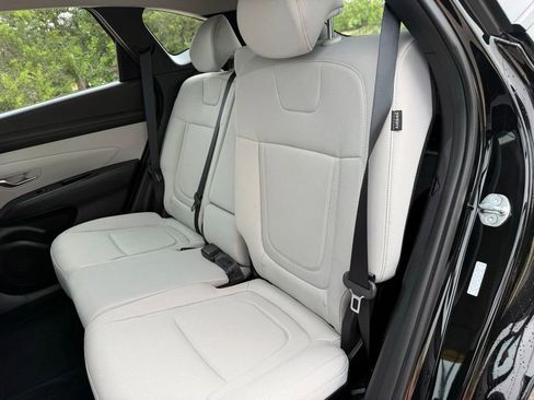 Certified 2025 Hyundai Tucson SE FWD image 22