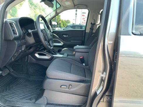 Used 2024 Nissan Frontier SV w/ Technology Package AWD/4WD image 9