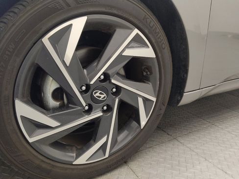 Used 2025 Hyundai Elantra Sport FWD image 31