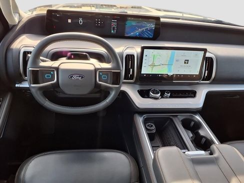 Used 2025 Ford Expedition Active image 8