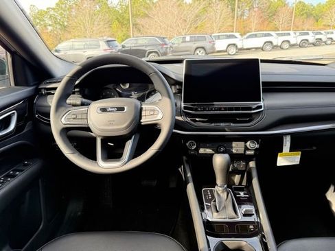 New 2026 Jeep Compass Latitude image 18