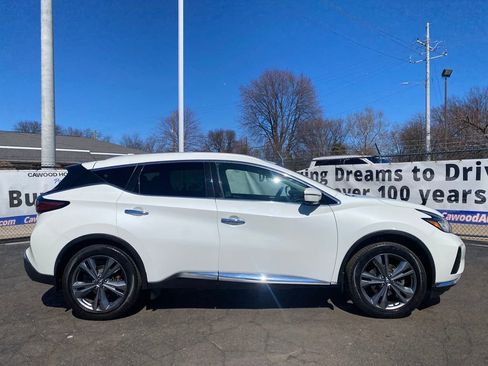 Used 2019 Nissan Murano S image 2