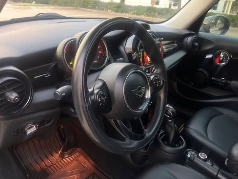 Used 2019 MINI Cooper 4-Door Hardtop image 24