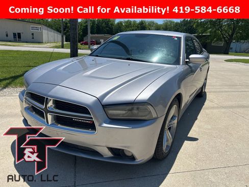 Used 2013 Dodge Charger SXT w/ Rallye Appearance Group RWD image 2
