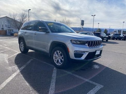 Used 2022 Jeep Grand Cherokee Limited image 3