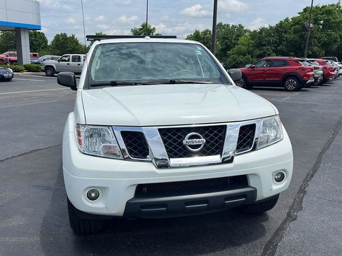 Used 2017 Nissan Frontier SV w/ SV Value Truck Package AWD/4WD image 8