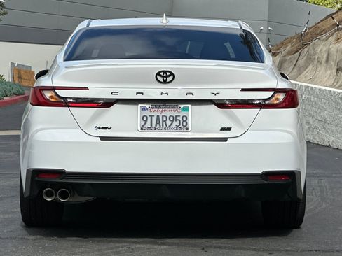 Used 2025 Toyota Camry SE FWD image 5