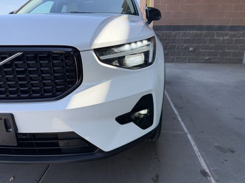 Used 2025 Volvo XC40 B5 Plus w/ Protection Package Premier AWD/4WD image 11
