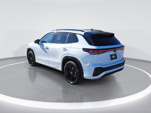 New 2026 Volkswagen Tiguan SE R-Line image 5