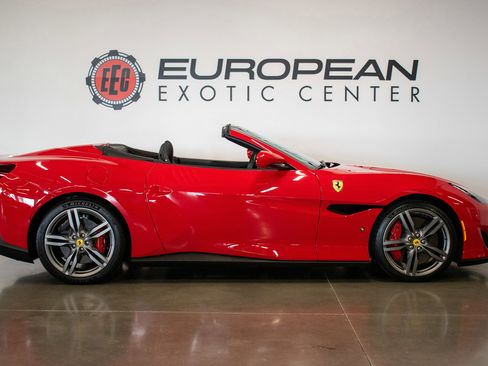 Used 2020 Ferrari Portofino RWD image 39