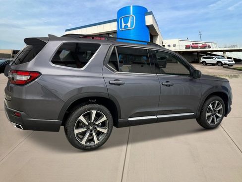 New 2025 Honda Pilot Touring image 10