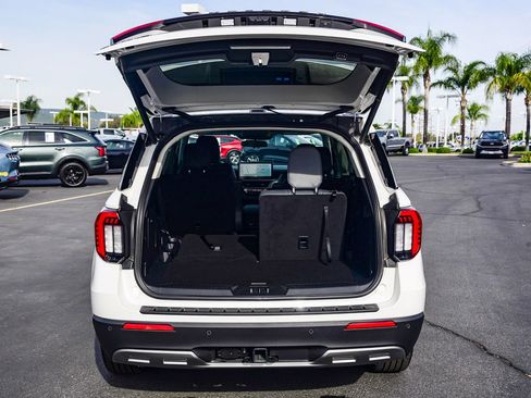 Used 2026 Ford Explorer Active w/ Active Comfort Package image 26