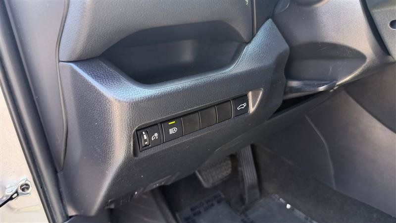 Used 2020 Toyota RAV4 XLE w/ Convenience Package FWD image 31