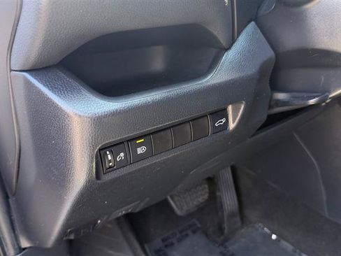 Used 2020 Toyota RAV4 XLE w/ Convenience Package FWD image 31