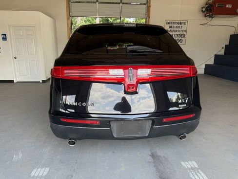 Used 2016 Lincoln MKT AWD image 4