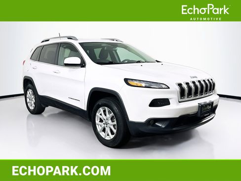 Used 2017 Jeep Cherokee Latitude image 1