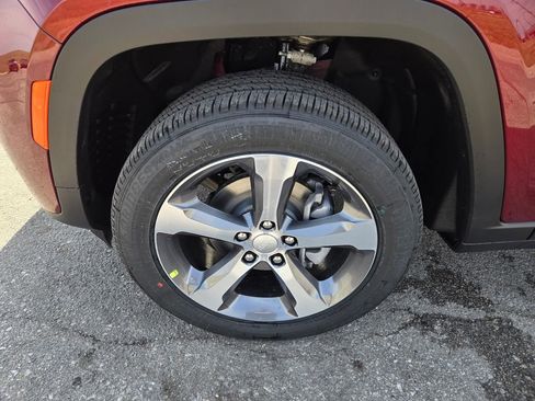 New 2026 Jeep Grand Cherokee Limited AWD/4WD image 9
