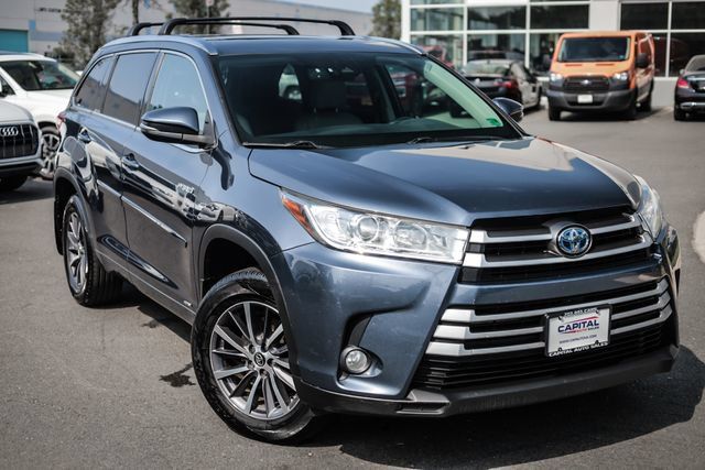 Used 2017 Toyota Highlander XLE AWD/4WD image 7
