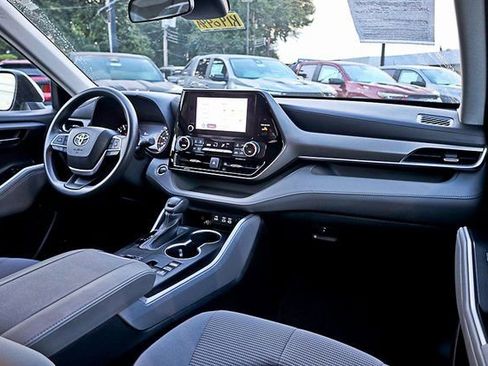 Used 2023 Toyota Highlander L image 27