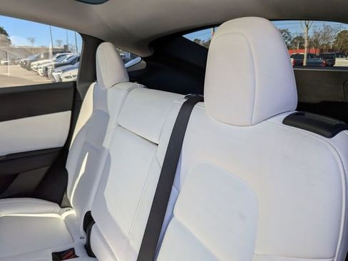 Used 2020 Tesla Model Y Long Range image 30