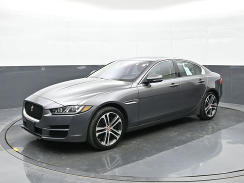 Used 2017 Jaguar XE Premium AWD/4WD image 8